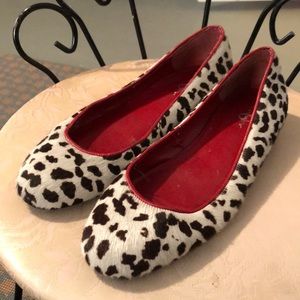 Joey- cow fur flats🐮